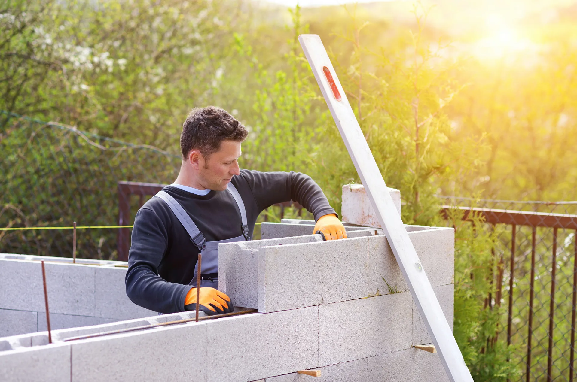 mason levelling a block retaining wall at a Abbotsford property